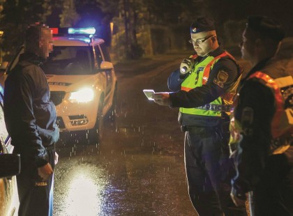 Ma 8 óra 5 perckor megállítottak a Rendőrök és már kezdték írni a büntetésemet, amikor EZ történt