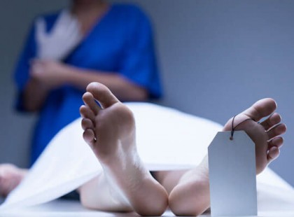 Boncmester kitálalt! Döbbenetes dologra jöttek rá koronavírusos betegek boncolásakor