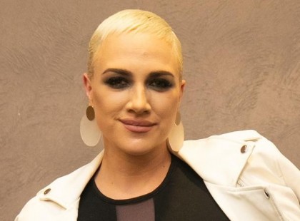 Tóth Gabi babája halálát kívánta! Ezért Gabi kirúgatta a munkahelyéről azt a rosszindulatú kommentelőt!