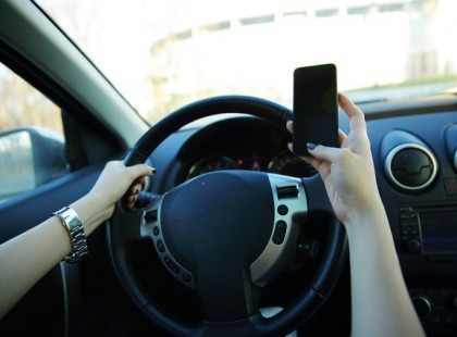 2021. január 1-től 30 napra elveszik a jogosítványát annak az autósnak és biciklisnek, aki mobilt tart a kezében!!!!