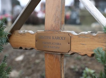 Ma Gesztesi Károly sírjánál jártunk..Alig ismertük fel! ÍGY néz ki ÍME Gesztesi Károly SÍRJA, 1 évvel a HALÁLA UTÁN…ez sokmindent elárul !- Fotó