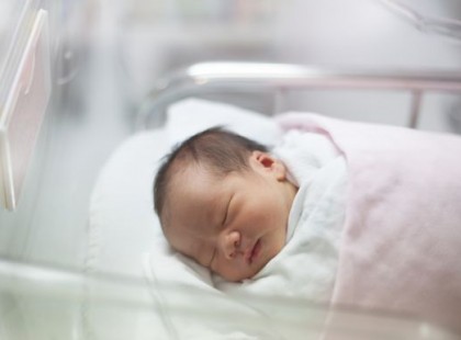 Csecsemőt találtak egy kuka mellett Nagybányán