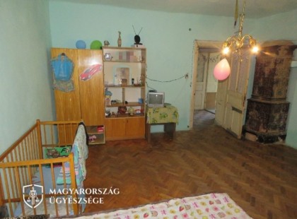 Több csontját eltörte a másfél éves nevelt gyermekének egy somogyi férfi, mert az nem hagyta abba a sírást