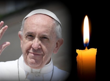 Koronavírus: Gyászol Ferenc pápa : nagyon megviselte az újabb szörnyű tragédia!