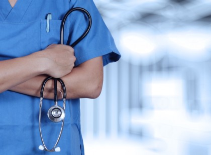 Nagy baj van!Orvosi felhívás! Figyelem!Mindenkit figyelmeztetnek!Súlyos tünetet jelez!