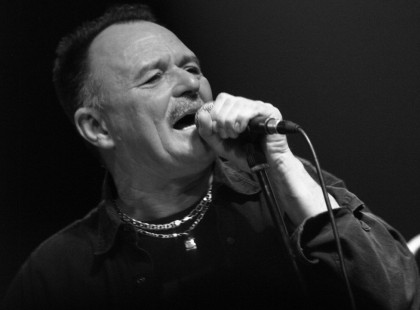 Most érkezett a hír Nagy Feróról!Gyertyát is gyújtottak. Rengetegen küldik most jókívánságaikat.