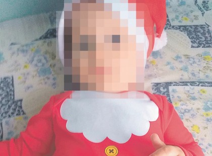 Ő az a 10 hónapos pici baba, aki testvérével és szüleivel bent égett az autóban a Győr melletti balesetben