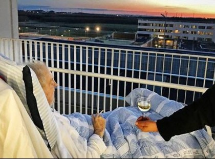 A nővér megszegte a kórházi szabályokat és teljesítette egy haldokló utolsó kívánságát...