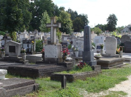 VÉGE A hagyományos koporsós és urnás temetéseknek! Se koporsó, se fejfa – ilyen az új temetés! Sokak szerint iszonyú durva! Szerinted?