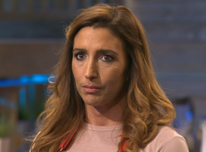 Majdnem halálra gázolták Schobert Norbi feleségét.. Centiken múlt csak az élete