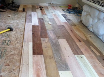 5 hónap alatt egy család raklapokból elkészítette álmaik netovábbját.Nézd meg mi lett belőle!