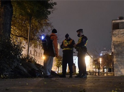 Tegnap 8 óra után 7 perccel a házunk előtt állítottak meg a Rendőrök, innen is köszönöm nekik EZT amit kaptam!