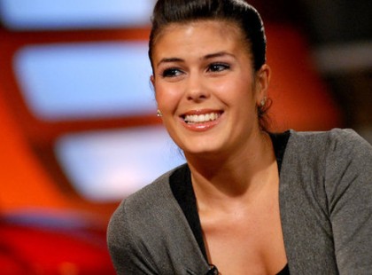 Ez most komoly?? TE emlékszel még Südi Iringóra, a bájos teremtésre a Szombats esti lázból ? Így néz ki ma ….ja és, hogy mivel foglalkozik…