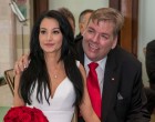 Schmuck Andor pajzán meglepetéssel készült Valentin-nap alkalmából! Meztelenül akarta meglepni kedvesét