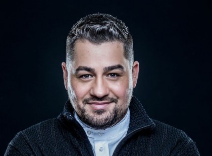 Most érkezett Molnár Ferenc - Caramelről!Gyertyát is gyújtottak. Rengetegen küldik most jókívánságaikat.