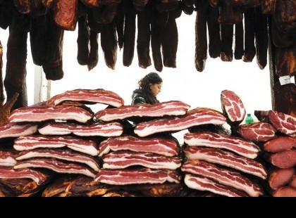 Őrület: az Egészségügyi Világszervezet méregnek akarja nyilvánítani a szalonnát és a kolbászt