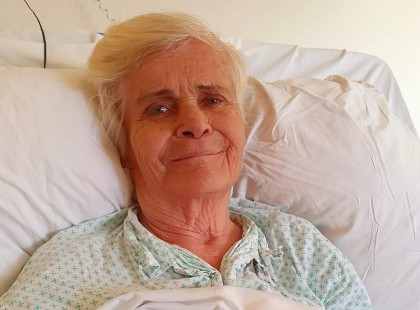 Eltűnt Jolika néni pénze! Nem tudják eltemetni