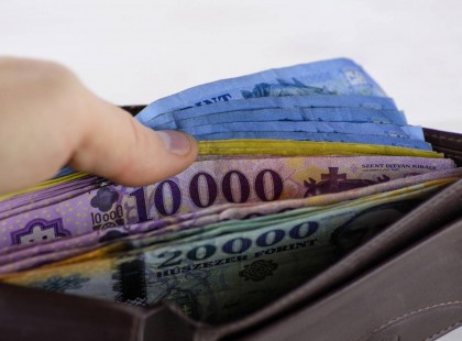 ÚJ TÖRVÉNY!!! Ezek a DOLGOZÓK az új törvénnyel HAVI 17 EZER FORINTOT KAPNAK A fizetésükön felül! >>>