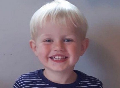 Gyász: Édesanyja jelentette be tragédiát !Fájt a pocakja a 3 éves kisfiúnak.. Reggel már nem kelt fel..