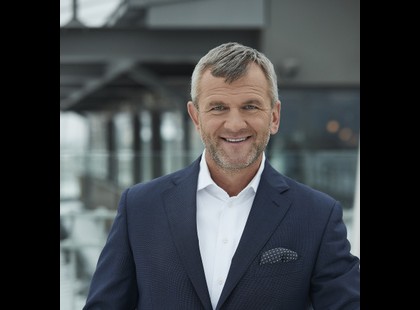 Mély fájdalommal, és megtört szívvel tudatjuk, hogy Kovács Attila a mai napon elhunyt..