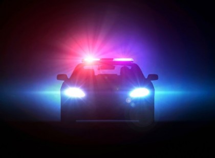 Félre álltam M a Mályiban telefonálni. Pár pillanat múlva megállt velem szemben egy rendőr autó villogóval.Ezt tette velem a rendőr!