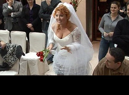 Megérkeztek az első fotók Liptia Claudia esküvőjéről,ami annyira titkos volt hogy titoktartásit írattak a vendégekkel