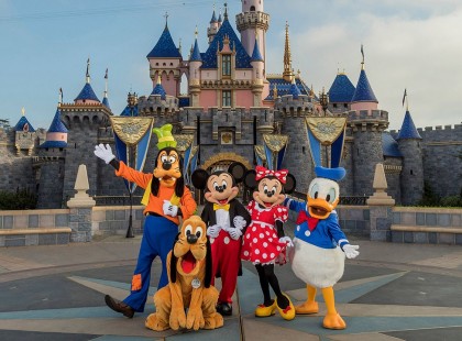 NYÍLIK az 1. magyarországi Disneyland!!! Emberarcú 3D-s beszélő fa, Flintstones vízibicikli és épített mesejelenetek közel 30 ezer négyzetméteren! Árak, nyitvatartás, megközelítés stb itt :