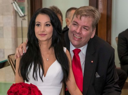 Schmuck Andor pajzán meglepetéssel készült Valentin-nap alkalmából! Meztelenül akarta meglepni kedvesét