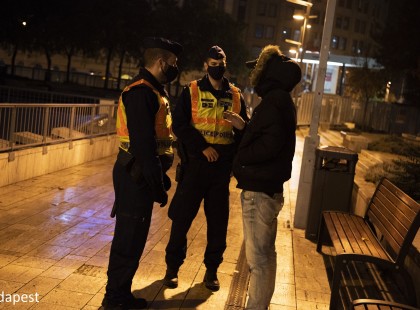 Tegnap 8 óra után 7 perccel a házunk előtt állítottak meg a Rendőrök, innen is köszönöm nekik EZT amit kaptam!