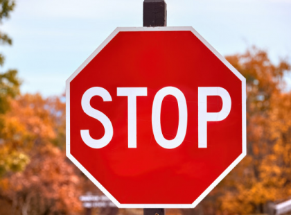 Jönnek a szigorítások: bezárhatnak az iskolák, plázák – itt a várható korlátozások listája