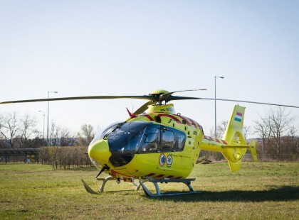 Mentőhelikoptert riasztottak Miskolcra egy nő miatt! Azonnal levegőbe emelkedett a mentőhelikopter….. Ami a helyszínen fogadta őket az még a helikopter tapasztalt személyzetét is meglepte! >>> 40 év szolgálat alatt még nem láttak ilyet!