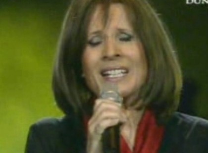 1 perce érkezett a hír Koncz Zsuzsáról! Gyertyát is gyújtottak. Rengetegen küldik most jókívánságaikat.