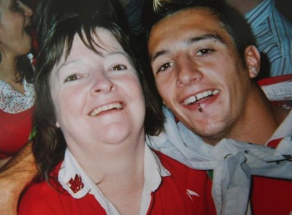 „Végre valaki megölte a fiamat”- reagált az édesanya fia halálára