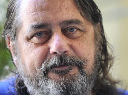 Meghalt Dinnyés József - Legyen könnyű Neked a föld