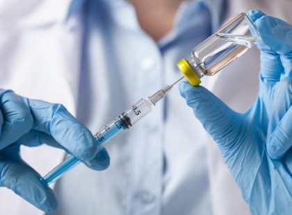 Ez a férfi mindkét oltást megkapta már, mégis koronavírust diagnosztizáltak a férfinál.