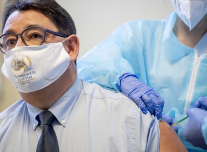 Merkely Béla megmondta, melyik a jó vakcina az öt közül