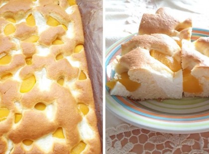 Megsült a túrós barackos kocka, egyszerű kevert tészta, tele minden finomsággal