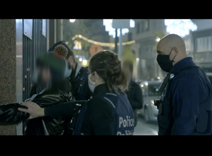 Megszereztük a videót: így kapták el az illegális orgiáról menekülő Szájer Józsefet a zsaruk