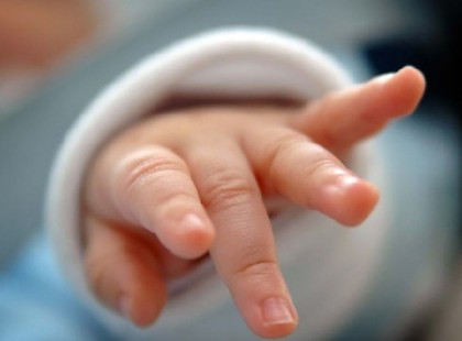 Horror: rendőr erőszakolt meg egy csecsemőt, videóra is vette a borzalmat