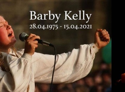 Hatalmas tragédia hírét hozta a mai nap! Hosszantartó  betegségben meghalt a legendás  énekeső The Kelly Family csodálatos hangú tagja Barby Kelly .