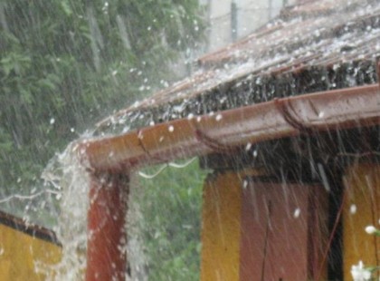 Órákon belül hatalmas erejű vihar csap le az országra! Hatalmas jégeső közeledik! Erős villámtevékenység JÖN!! Ezekre a megyékre már kiadták a riasztást :