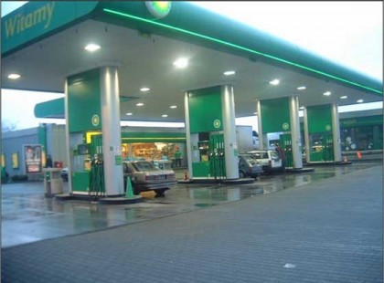 Figyelem! Hamarosan 200 forintos literenkénti árért tankolhatunk a hazai kutakon! Elképesztő az oka! Erről mindenkinek tudnia kell!