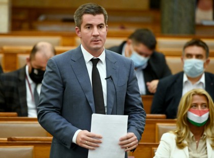 Megszúrták Kocsis Mátét – fotó