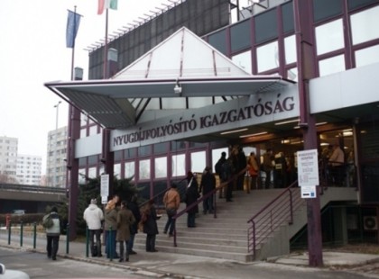 40 felettiek figyelem! Megvehetitek a nyugdíjhoz szükséges szolgálati időt – Így köthetsz hivatalos megállapodást az Országos Nyugdíjfolyósító Igazgatósággal! Szolgáltai időt, jogosultsági időt vehetsz! A vásárlást követően több szolgálati idővel rendelkezünk, mint amennyi valójában megilletne minket így magasabb nyugdíjat is fogunk kapni!