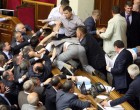 Teljesen elszabadult a pokol a parlamentben -Gyurcsánynak nekimentek - Kocsis Máté Gyurcsánynak : Gyurcsány gumilövedékkel és füstgázzal támadtatott ...