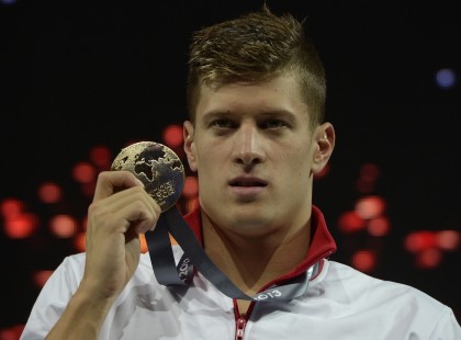 1 perce érkezett a hír Gyurta Dánielről a világbajnok magyar úszóról! Gyertyát is gyújtottak. Rengetegen küldik most jókívánságaikat.