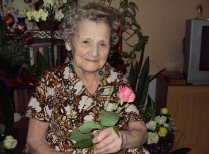 Az én drága Nagymamám nagyon várta dédunokáit, akik hamarosan megszületnek! Sajnos épp tegnap volt a temetése.Nem kérek mást, csupán annyit tekintsétek meg milyen csodás alkotással készült a picik megérkezésére!