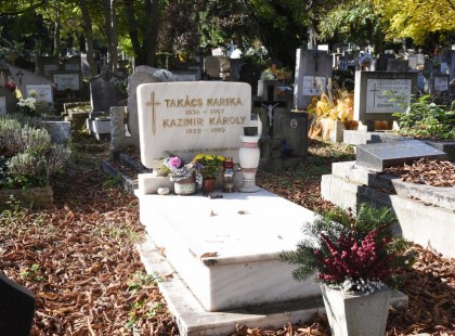 Május 9-én, 58 éves korában hunyt el Takács Marika.