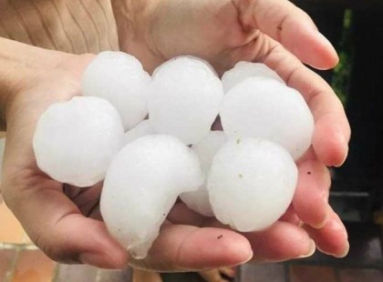 Rendkívüli figyelem!Órákon belül hatalmas erejű vihar csap le az országra! Hatalmas jégeső közeledik! Erős villámtevékenység JÖN!! Ezekre a megyékre már kiadták a riasztást : 