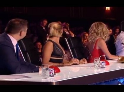 Az egész zsűri hátrafordult, mert ami ekkor jött, még soha az életben nem történt meg a tehetségkutatóban!